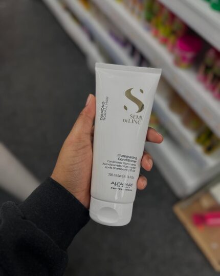 Alfaparf Milano Semi Di Lino Diamond Illuminating Conditioner - Color Safe - Detangles and Adds Gloss - Citrus, Floral, Woody, Musk Scent - 200 ml